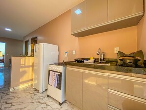 Blender, cookware/dishes/utensils - Casa do leo  (Marechal Deodoro)