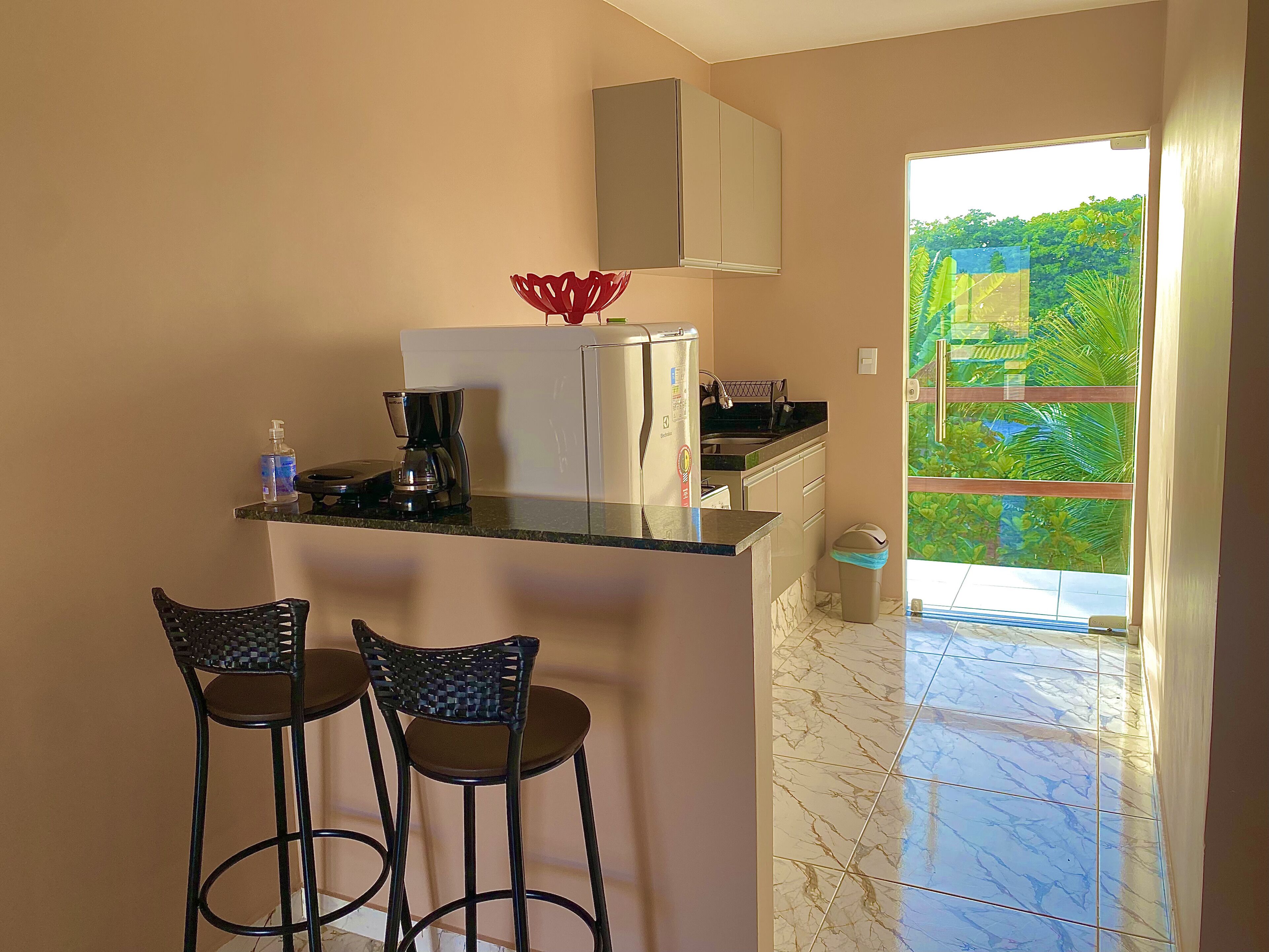 Apartamento família, várias camas, para não fumantes, vista parcial para o oceano | Cozinha privada | Liquidificador, talheres/pratos/utensílios de cozinha