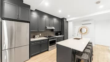 Signature Apartment | Private kitchen | Full-sized fridge, microwave, oven, stovetop