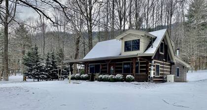 Log Cabin, walk to National park trails and minutes from Gatlinburg with a view!