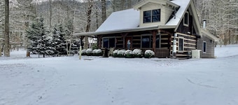 Log Cabin, walk to National park trails and minutes from Gatlinburg with a view!