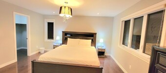 Beautiful cozy single House in Rockland ,ONTARIO which is  35 min from Ottawa.