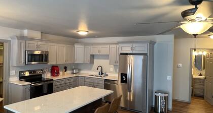 Top Floor Lakefront Condo with Mountain Views!