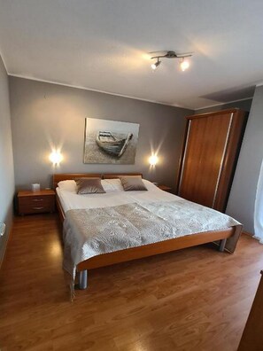 1 quarto, acesso à internet, roupa de cama