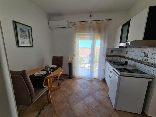 Fridge, microwave, stovetop, coffee/tea maker
