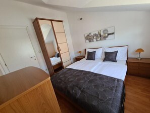 1 bedroom, desk, iron/ironing board, internet