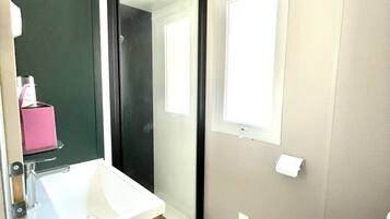 Een douche, een haardroger