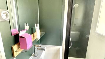 Douche, sĂšche-cheveux