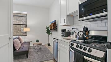 Premier Apartment | Private kitchen | Fridge, microwave, oven, stovetop
