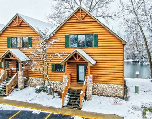 Luxurious Cabin Villa Getaway 