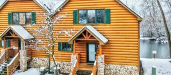 Luxurious Cabin Villa Getaway 