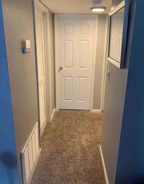 Interior - 2-bed room, 2-bathroom, T.V in EVERY-ROOM! (Louisville)