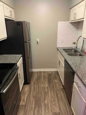 Private kitchen - 2-bed room, 2-bathroom, T.V in EVERY-ROOM! (Louisville)