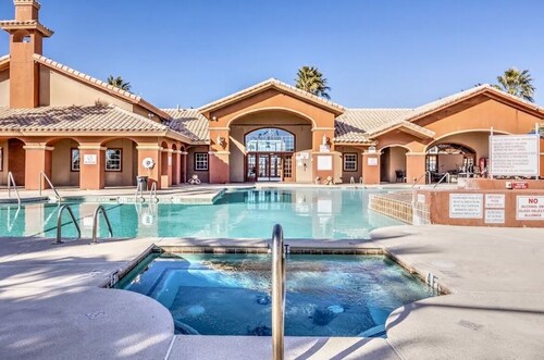 Perfect Home for Families & Dogs-Gated Community, Security/Pool & Many Amenities