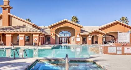 Perfect Home for Families & Dogs-Gated Community, Security/Pool & Many Amenities