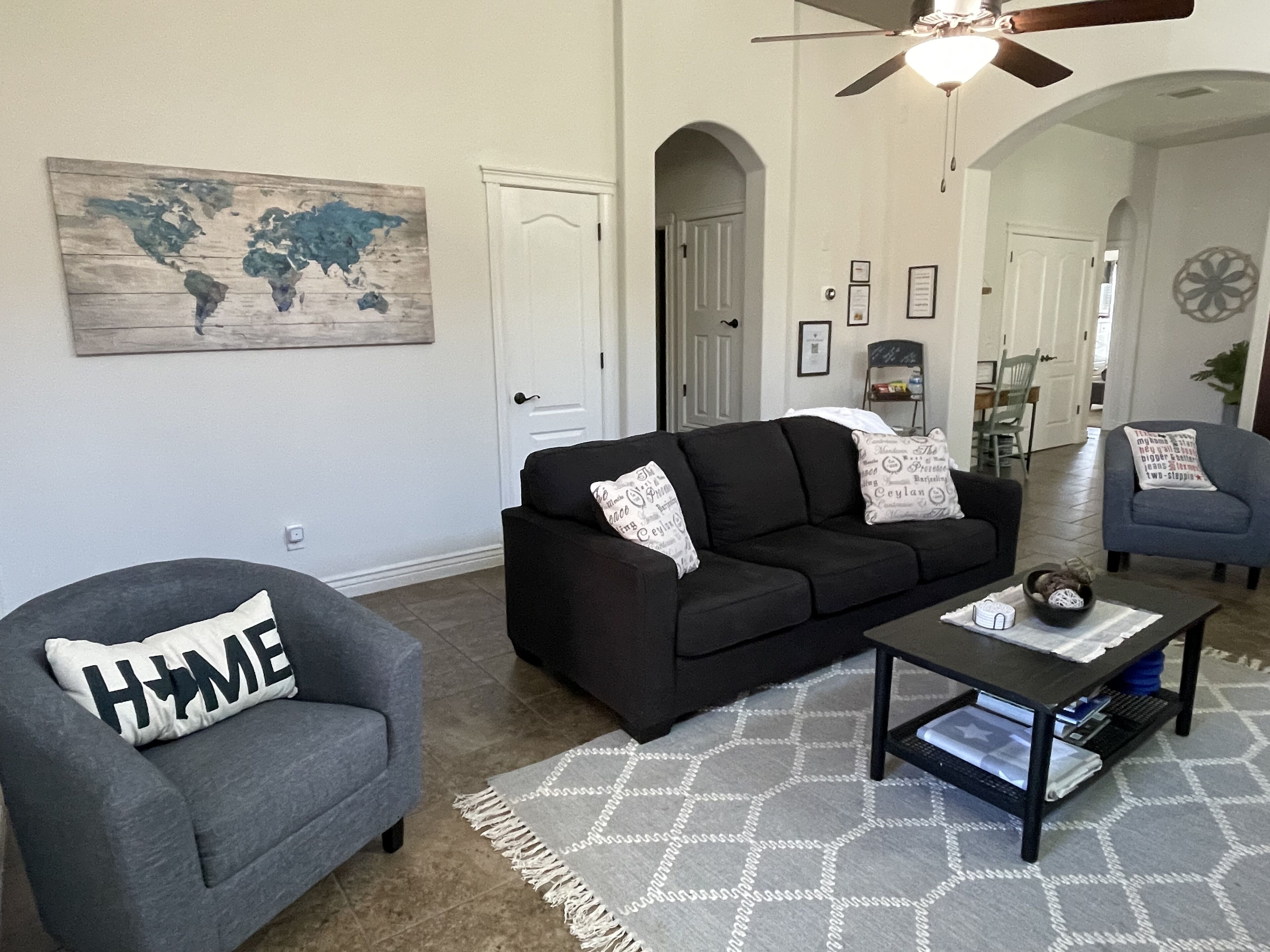 Comfy Family/Dog friendly home/Gated community & pool/Great location/Amenities!