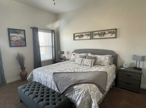3 bedrooms, desk, iron/ironing board, travel crib - Perfect Home for Families & Dogs-Gated Community, Pool/Security & Many Amenities (El Paso)