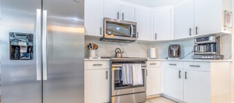 Newly Designed Home With Heated Pool- Family Friendly and Pet Friendly -Gazebo 