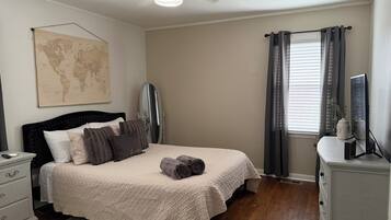 2 slaapkamers, een strijkplank/strijkijzer, gratis wifi, beddengoed