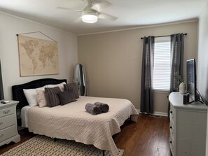 2 chambres, fer et planche à repasser, Wi-Fi gratuit, draps fournis