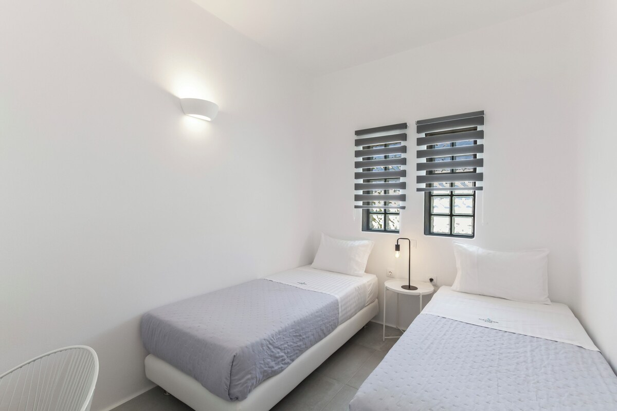 Premium bedding, memory foam beds, in-room safe, laptop workspace