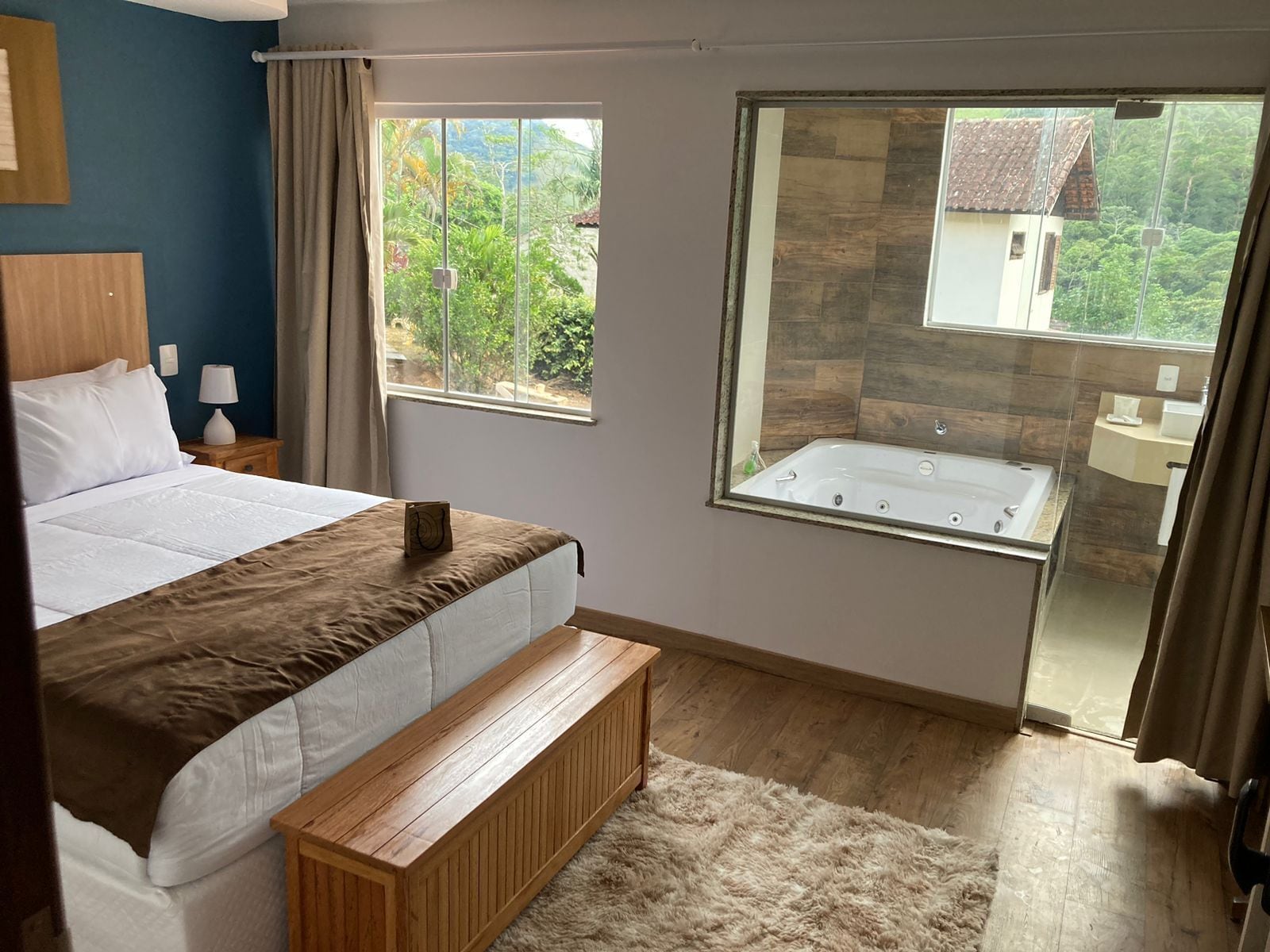 Honeymoon Twin Room, Mountain View | Peralatan tempat tidur premium, tilam berlapik, bar mini 