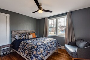 3 bedrooms, desk, free WiFi, bed sheets