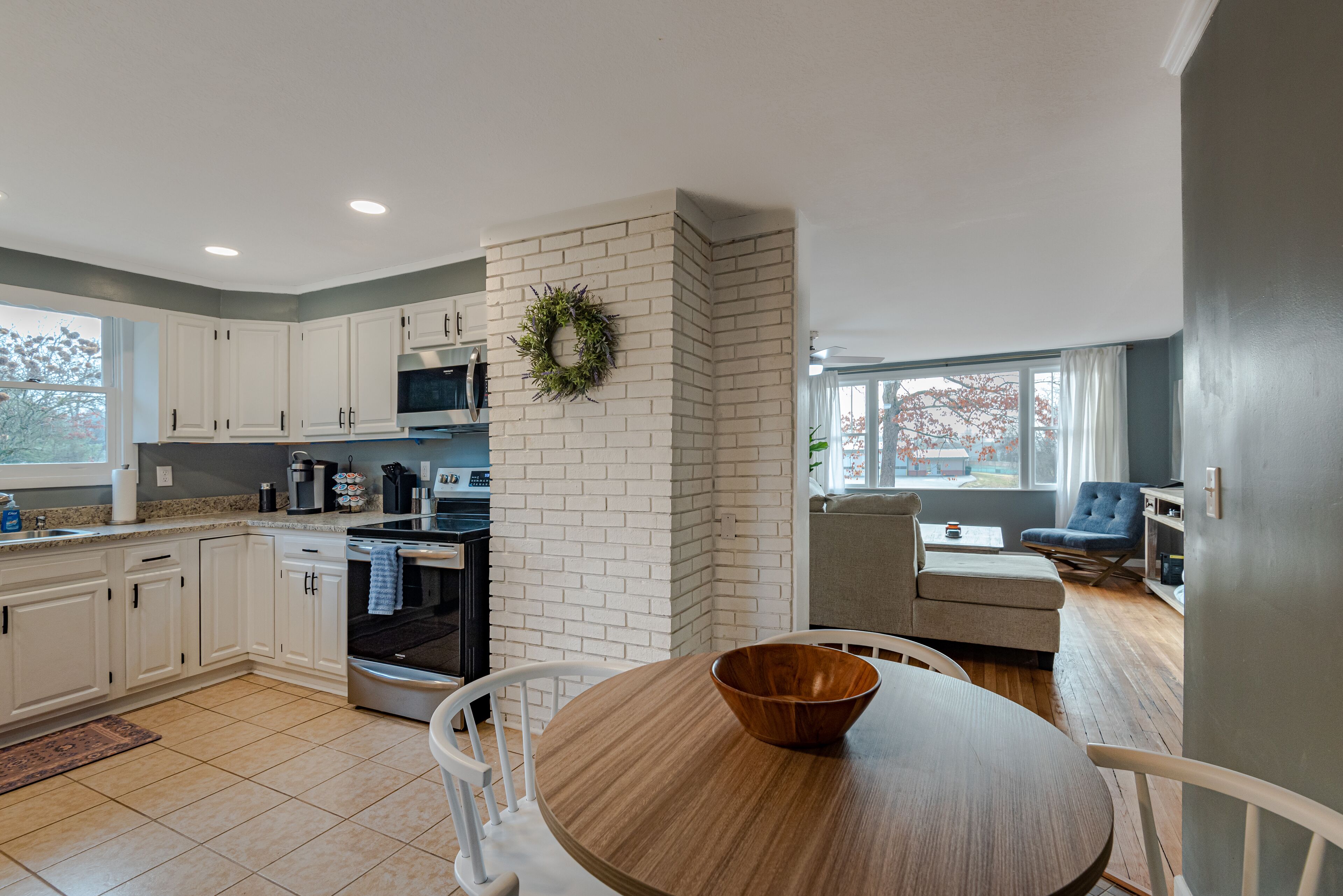 Frigorífic, microones, forn i placa de cuina 