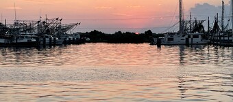 6 MAN BEER CAN VENICE MARINA FRONT ROW ICE, WIFI, & W/D GREAT CAMP