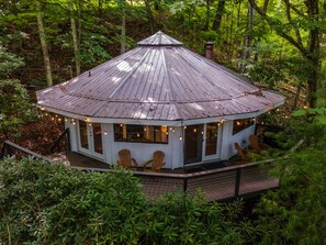 Exterior - Whimsical Mountain Roundhouse Among the Trees (mars hill)
