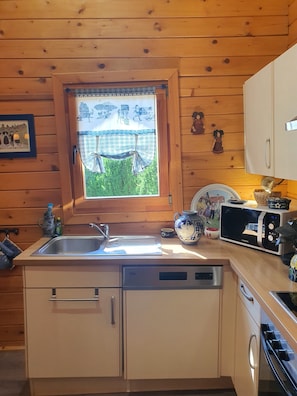Fridge, microwave, oven, stovetop - Chalet bois Munster in Alsace close to shops-tourism-Colmar (Munster)