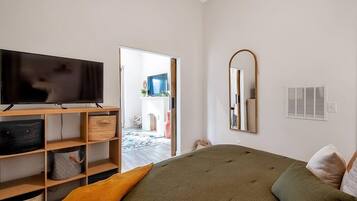 1 bedroom, desk, iron/ironing board, free WiFi