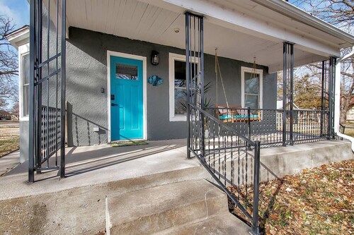 This townhouse is a 1 bedroom(s), 1 bathrooms, located in Wichita, KS.