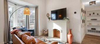 This townhouse is a 1 bedroom(s), 1 bathrooms, located in Wichita, KS.