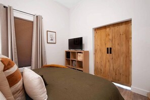 1 dormitorio, escritorio, tabla de planchar con plancha y wifi gratis