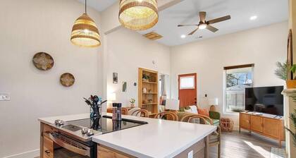 This townhouse is a 1 bedroom(s), 1 bathrooms, located in Wichita, KS.