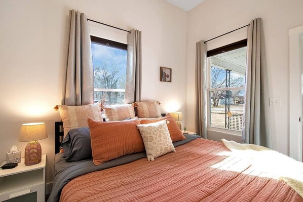 1 bedroom, desk, iron/ironing board, free WiFi