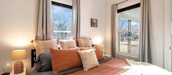 This townhouse is a 1 bedroom(s), 1 bathrooms, located in Wichita, KS.