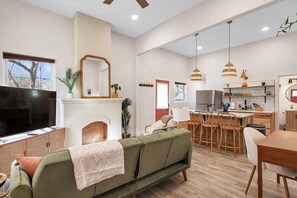 Smart TV, fireplace