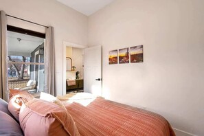 1 bedroom, desk, iron/ironing board, WiFi