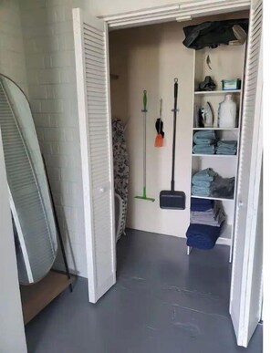 Interior - Spacious studio with yard, 2 min from 51 freeway (Phoenix)