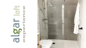 Shower, hair dryer, bidet, towels