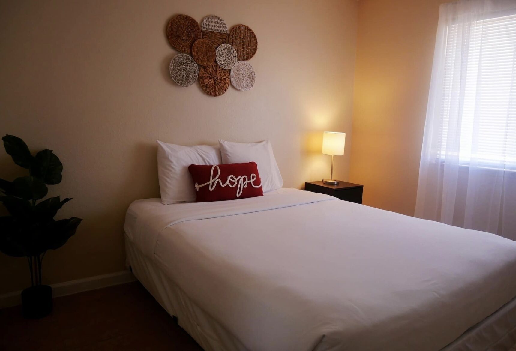5 minutes to the Strip! Family Style home with Pool & More