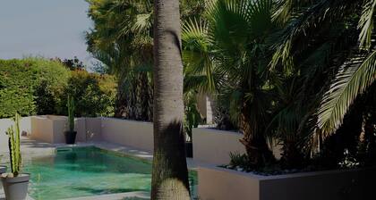 SPACIOUS GROUND-FLOOR APARTMENT IN VILLA HEATED POOL AIR CONDITIONING NEAR SEA