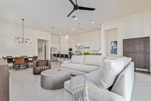 Smart TV, fireplace, printers - Cave Creek Gem! New Construction! (Cave Creek)