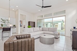 Smart TV, fireplace, printers - Cave Creek Gem! New Construction! (Cave Creek)