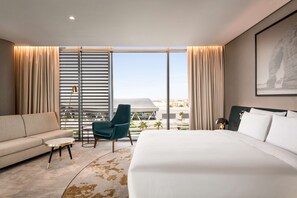Royal Suite, Balcony (Lounge Access) | Hypo-allergenic bedding, minibar, in-room safe, desk - Radisson Blu Hotel Riyadh Convention And Exhibition Center (Riyadh)