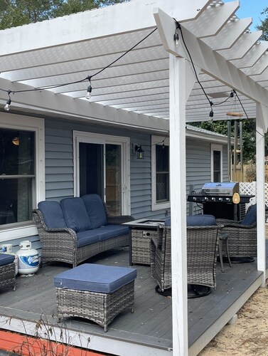 Family cottage by boat launch, minutes to Navarre or Pensacola Beach!