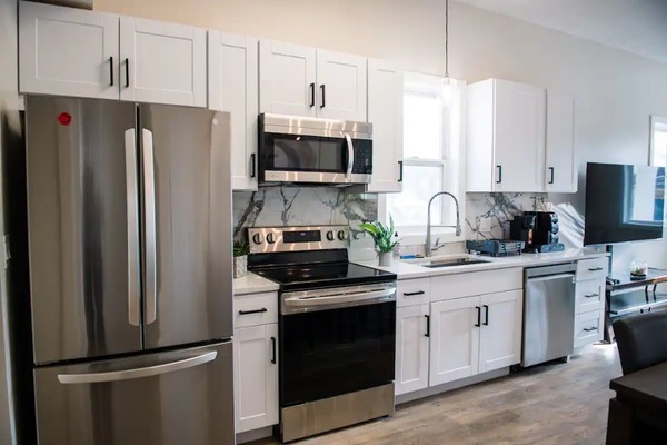 Geladeira, micro-ondas, fogão, cooktop