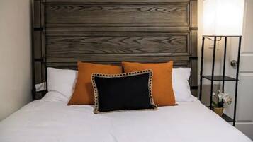 5 habitaciones, escritorio, tabla de planchar con plancha y wifi